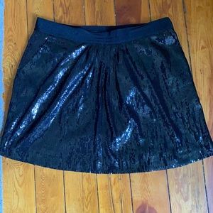 Never worn Ann Taylor sparkling skirt w/ pockets!